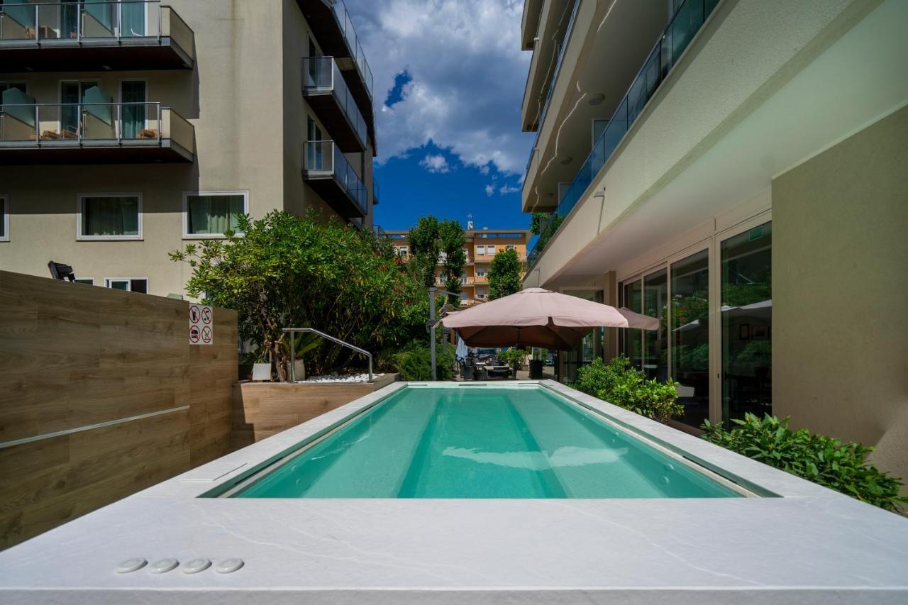 Hotel Cristallo Rimini Exteriér fotografie